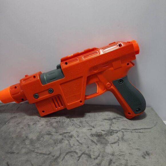 Star Wars NERF Poe Dameron Blaster (glowstrike darts not included) - Picture 2 of 6